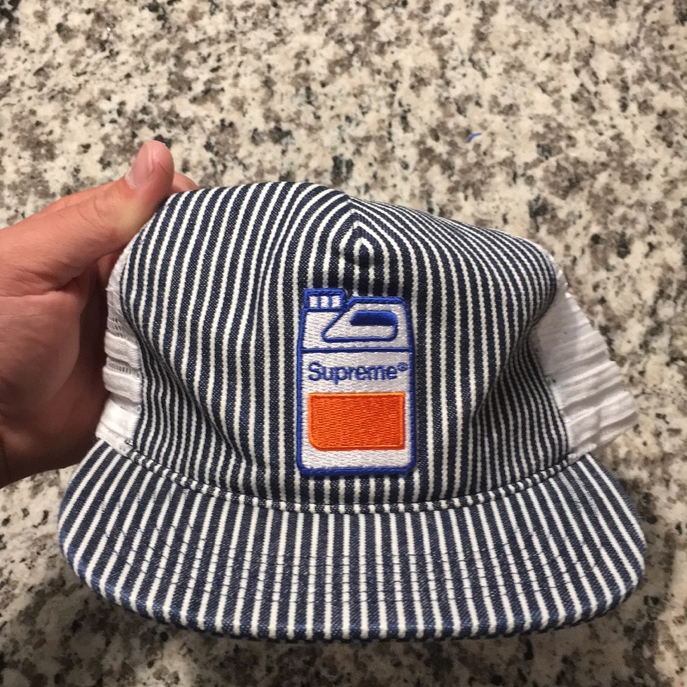 SUPREME Jug 5-panel mesh back Hat
